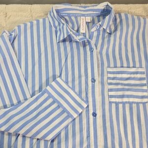 GAP Women's Blue and White Striped Button Down Shirt